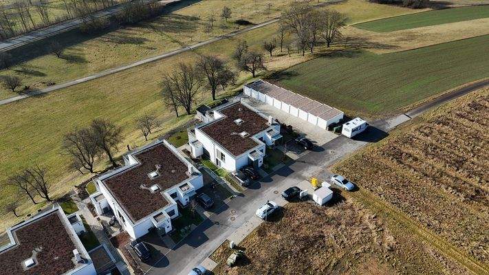 Ortsrand und Feldblick