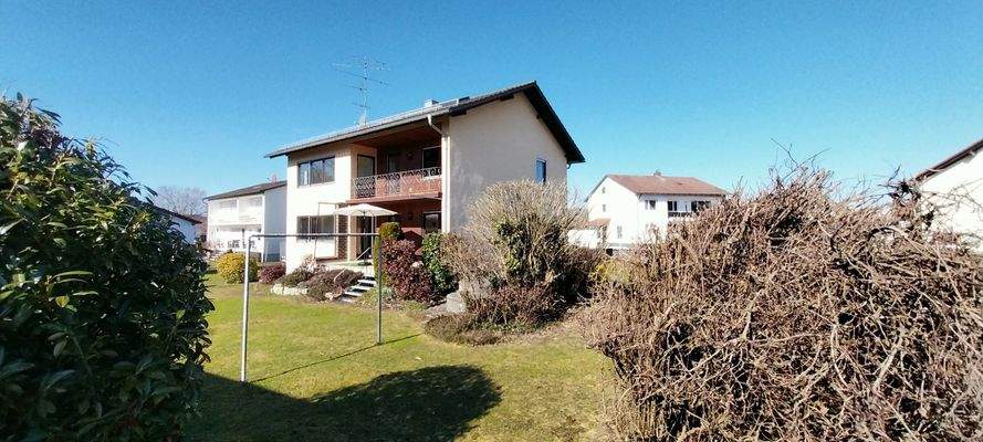 Hausansicht Südseite mit Garten