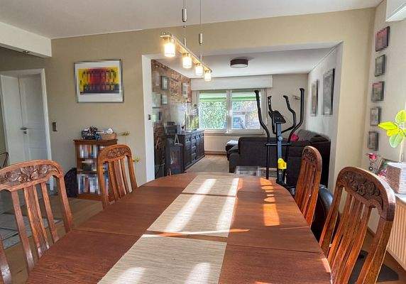 Essen mit Blick zu Wohnen