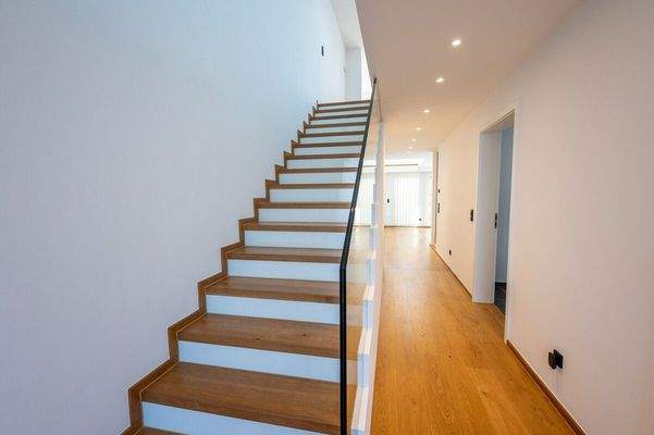 Treppe ins Obergeschoss