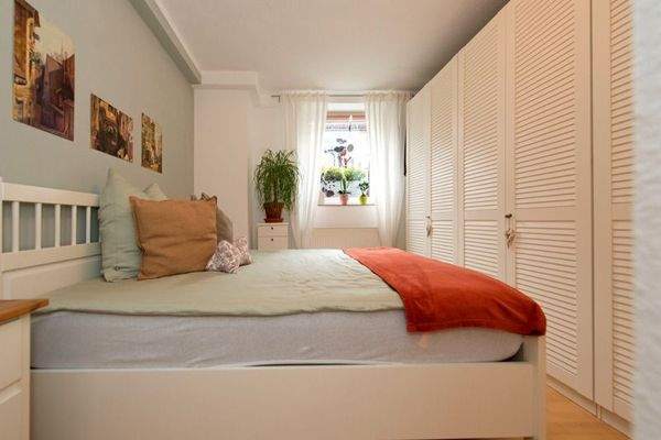 Schlafzimmer Gartengeschoss a