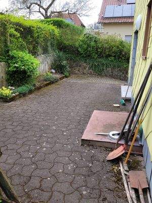 Bild 4 zeigt die rückwärtige Terrasse