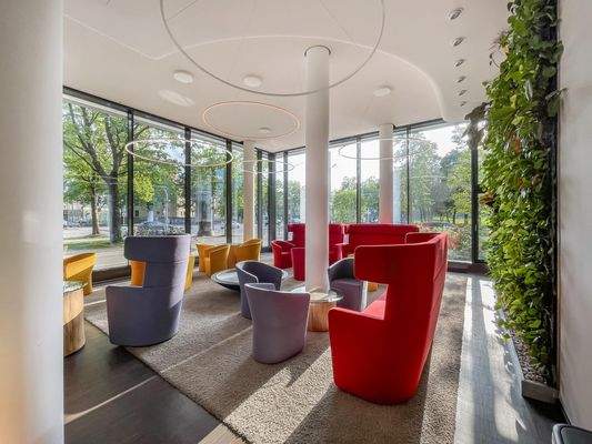 Lounge im Eingangsbereich