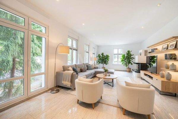 Wohnzimmer KI eingerichtet