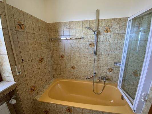 Badezimmer mit Wanne