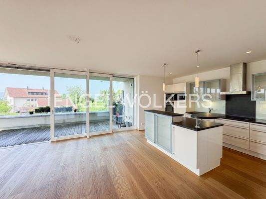 große Fensterfronten sorgen für viel Licht