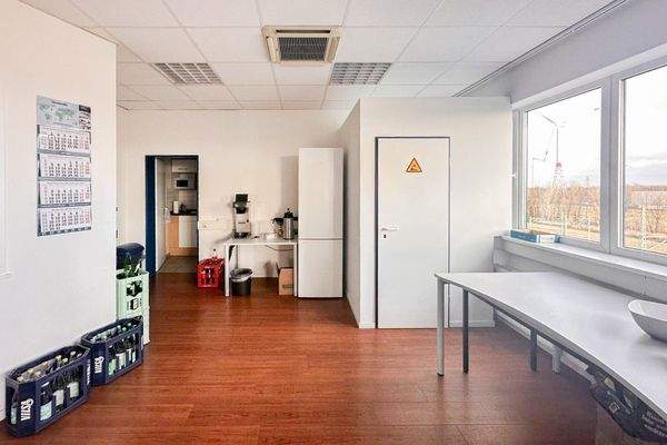 Teeküche angeschlossen an den Großen Büroraum