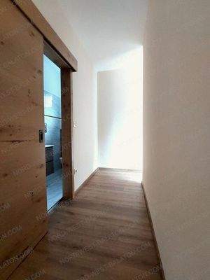 Ankleide und Schiebetür zum Bad en Suite