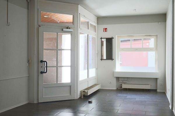 Eingang und Fensterfläche