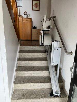 Treppenhaus mit Lift -halbes Geschoss.jpeg
