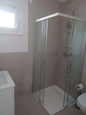 Bad 2 mit Duschkabine