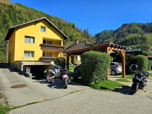 Haus mit Garten und Carport