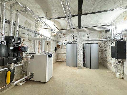 moderne Hybridheizung Gas und Solarthermie