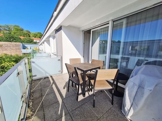 Süd-West-Balkon mit Aussicht.