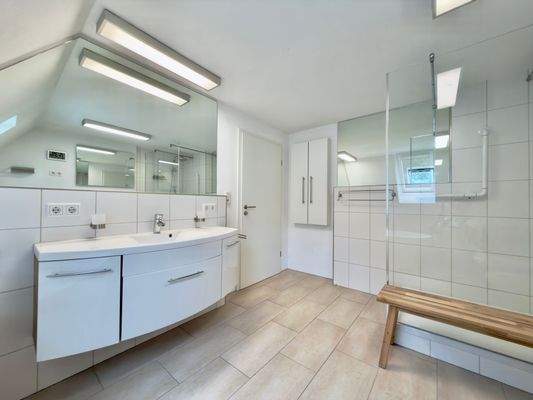 Badezimmer OG (Whg1)