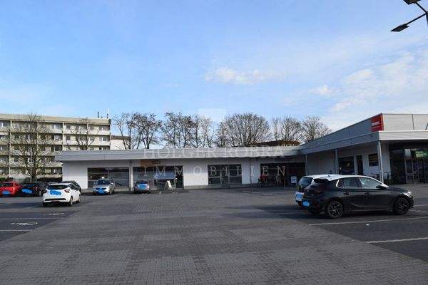 Blick auf Ladenzeile