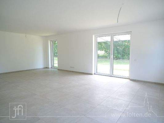 sehr großzügiges Wohn- und Esszimmer