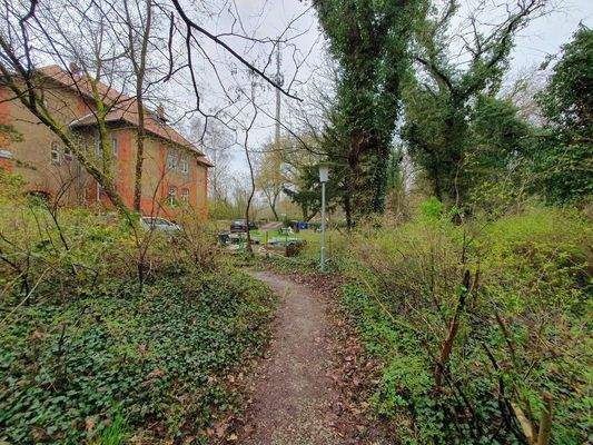 Weg von der Straße zur Villa