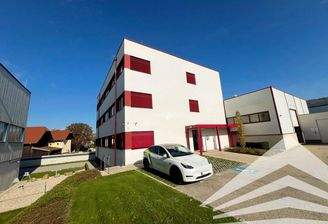 Gebäudeaussenaufnahme/Besucherparkplatz