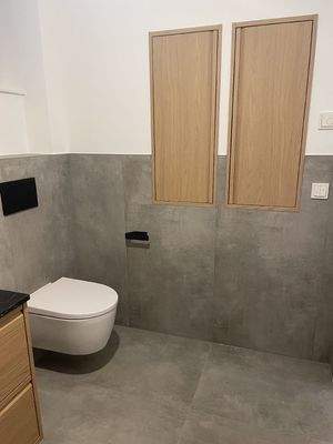 modernes Badezimmer mit Dusche