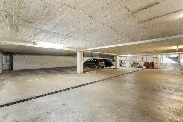 Tiefgaragenstellplatz