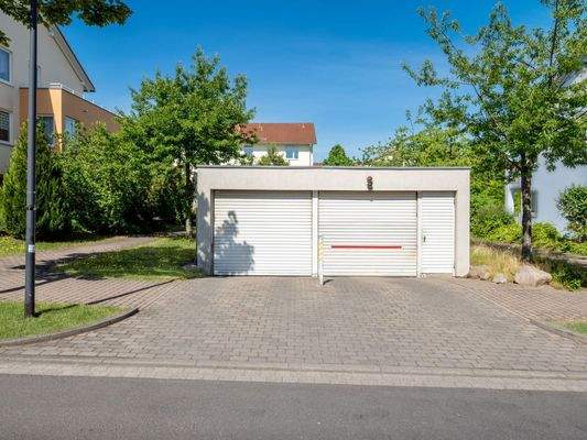 Tiefgaragen-Einfahrt