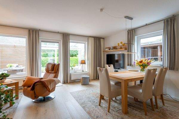 Wohnzimmer mit Terrasse