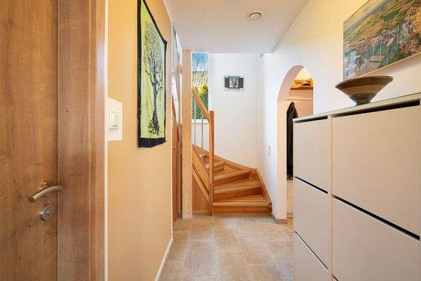 Flur mit Treppenaufgang