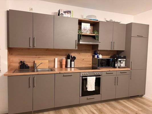 Moderne graue Küche