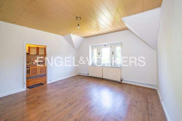 Esszimmer mit Zugang zur Küche