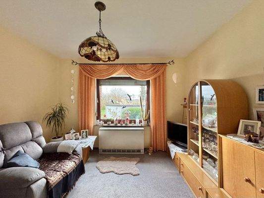 Helles Bürozimmer (EG)