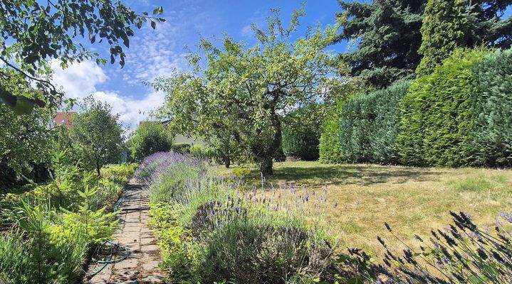 Grunstückslänge etwa 32 m