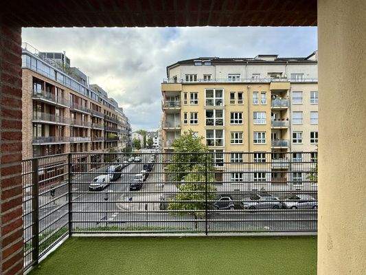 Sonnenbalkon teilweise überdacht