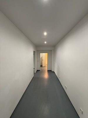 Flur mit hellem Raum