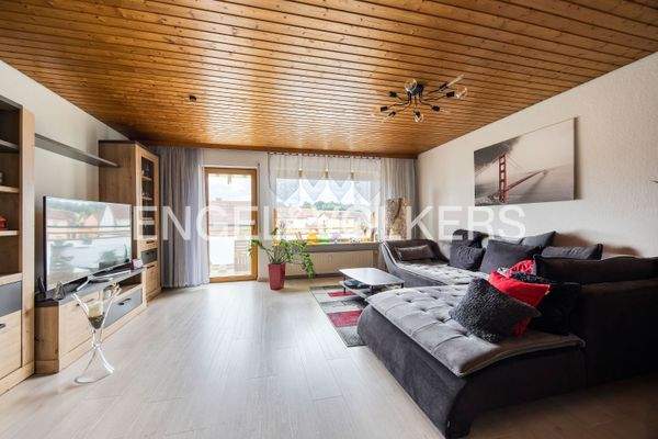 26 m² großer und offen gestalteter Wohnbereich im Obergeschoss mit Austritt auf den Balkon