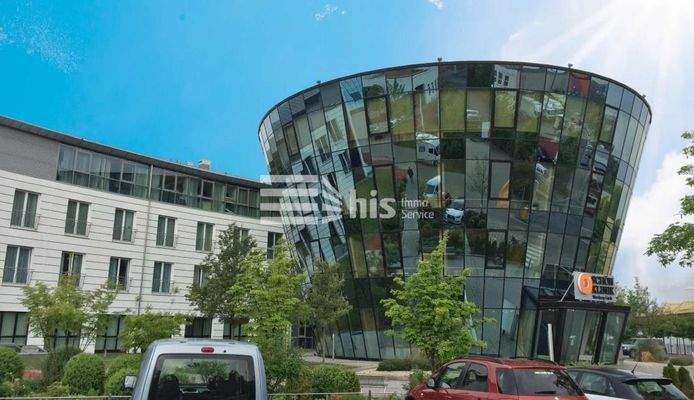 Außenansicht mit Bogen