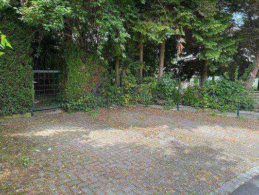 Stellplätze seitlich/ Flur 578