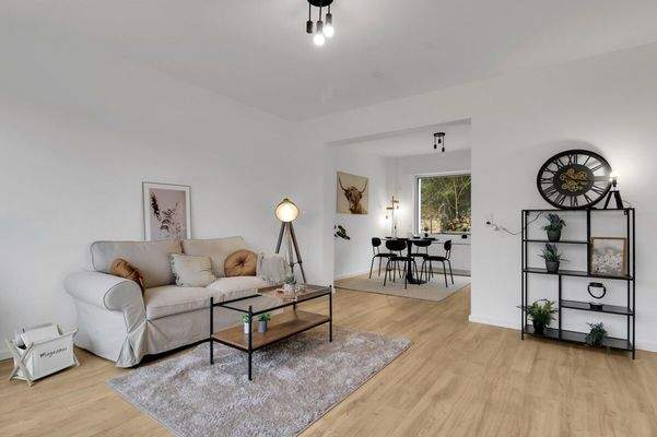 Wohnzimmer mit Esszimmer