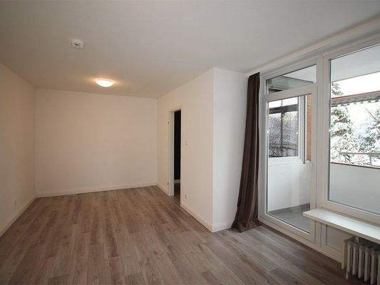 Wohnbereich mit Balkonausgang