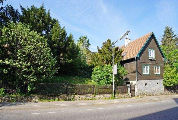 straßenseitige Liegenschaftsansicht