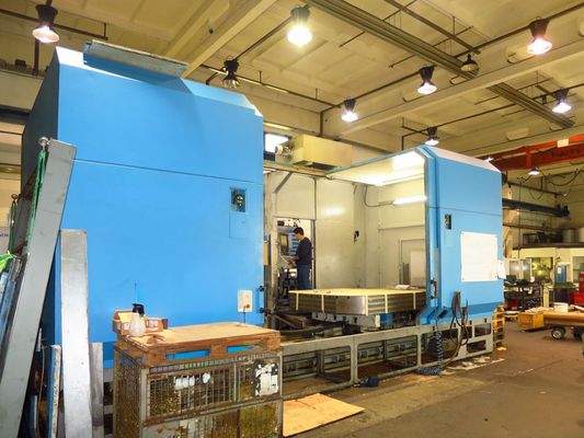 Halle 2 verschiedene CNC Maschinen