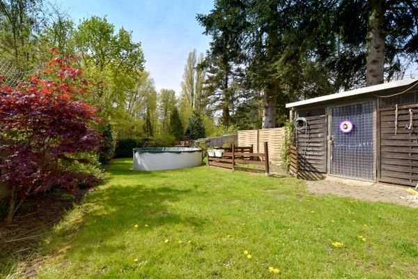 Garten mit Pool