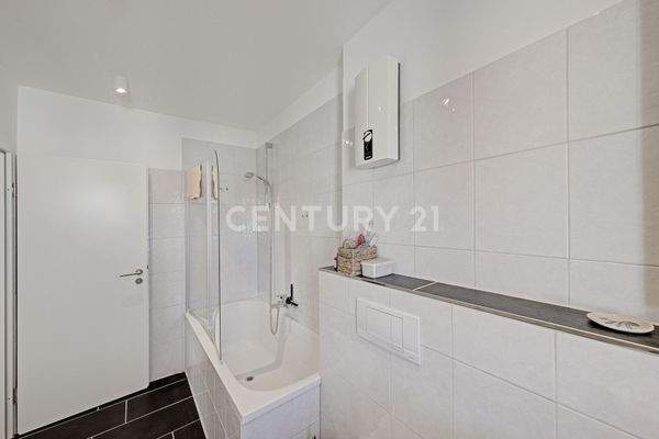 modernes Tageslicht Wannenbad