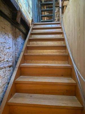 27 Treppe OG - DG.JPG