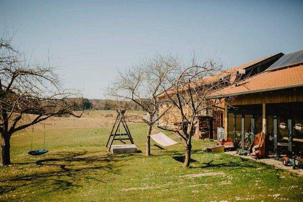 Heizungsgebäude mit Wintergarten.jpg