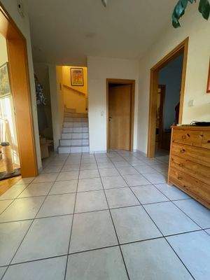 Flur Parterre mit Treppenaufgang