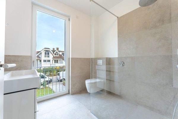 EG Rechts. Badezimmer