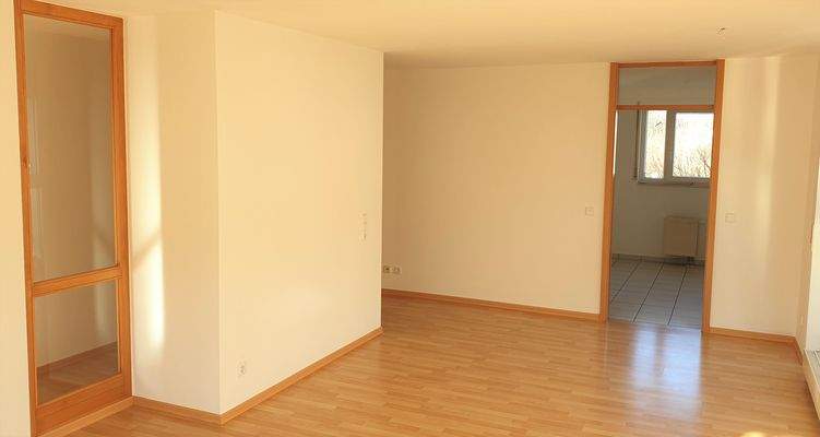 Wohnzimmer mit Blick zur Küche