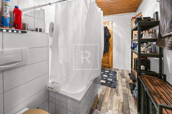 Badezimmer Ansicht I