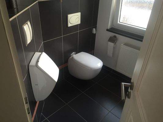 Gäste WC Nebengebäude.JPG